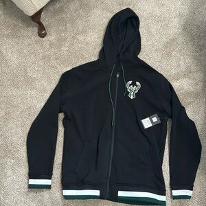 Milwaukee bucks mens jacket size L nwt